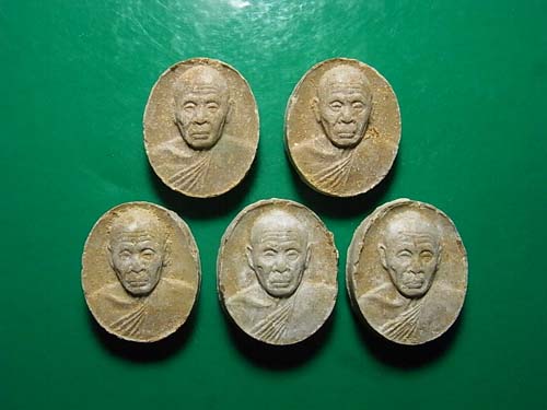 5 องค์ 300 บาท พระผงเม็ดกระดุม หลวงปู่แผ้ว ออกวัดกำแพงแสน จ.นครปฐม 4