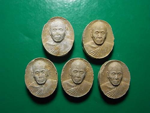 5 องค์ 300 บาท พระผงเม็ดกระดุม หลวงปู่แผ้ว ออกวัดกำแพงแสน จ.นครปฐม 3