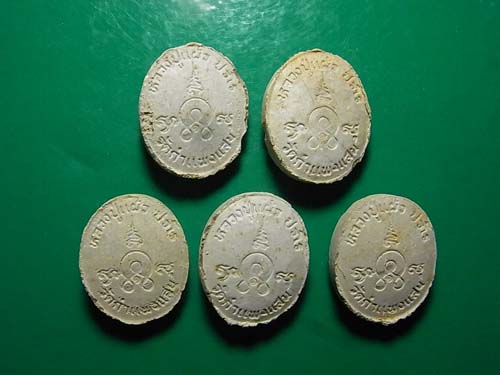 5 องค์ 300 บาท พระผงเม็ดกระดุม หลวงปู่แผ้ว ออกวัดกำแพงแสน จ.นครปฐม 1