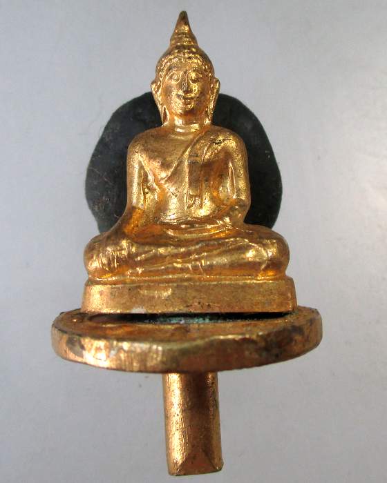 ๒๐ พระยอดธง กะไหล่ทอง