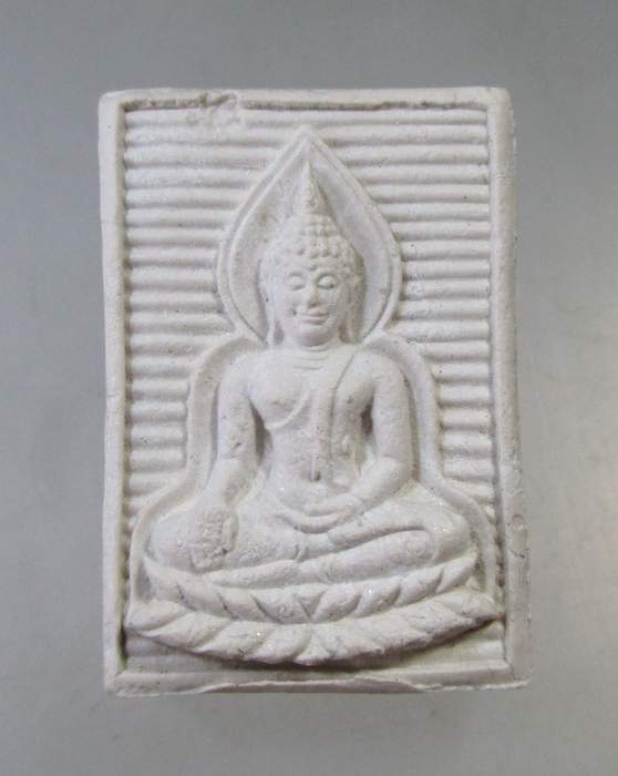 ๒๐ พระผงของขวัญหลวงพ่อสังข์ วัดบ้านใหม่ จ นครราชสีมา จารหลัง (ศิษย์หลวงพ่อคง วัดถนนหักใหญ่ ฯ)