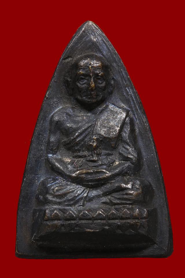 เหรียญ พิมพ์กลีบบัว "รุน1" หลวงปู่ทวด วัดช้างให้