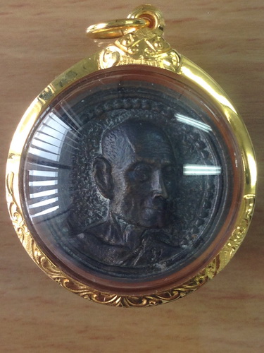 เหรียญล้อแม็กหลวงปู่โต๊ะ วัดประดู่ฉิมพลี เนื้อนวะ สวยเดิมพร้อมเลี่ยมทอง