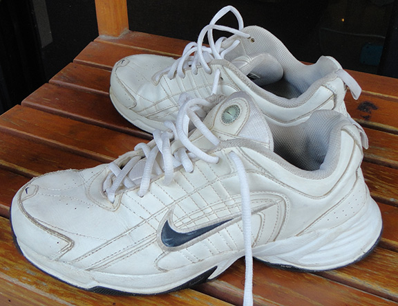 รองเท้า NIKE ขาว white classic ทรงแฟชั่นกึ่งสปอร์ตกึ่งลำลอง แมทช์ได้สารพัดชุด