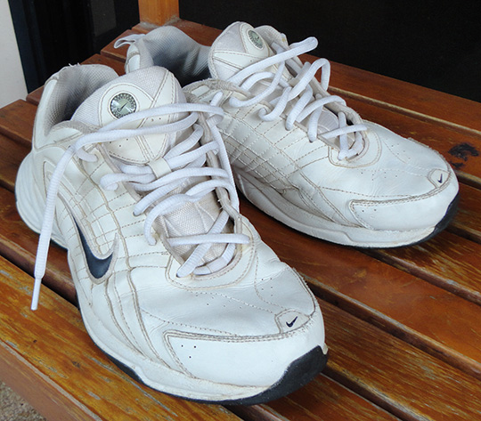 รองเท้า NIKE ขาว white classic ทรงแฟชั่นกึ่งสปอร์ตกึ่งลำลอง แมทช์ได้สารพัดชุด