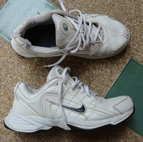 รองเท้า NIKE ขาว white classic ทรงแฟชั่นกึ่งสปอร์ตกึ่งลำลอง แมทช์ได้สารพัดชุด