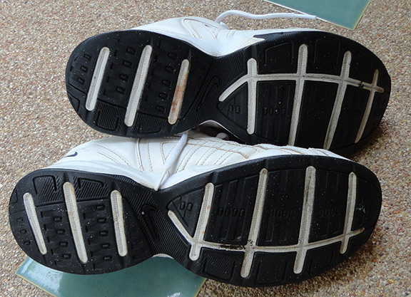 รองเท้า NIKE ขาว white classic ทรงแฟชั่นกึ่งสปอร์ตกึ่งลำลอง แมทช์ได้สารพัดชุด