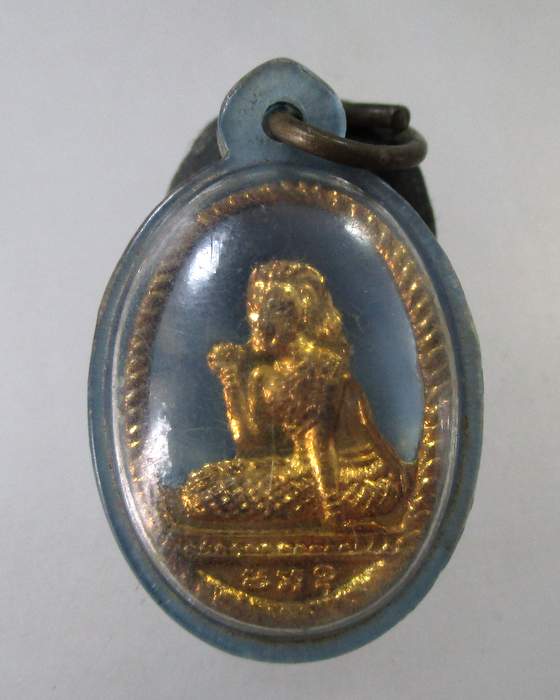 ๒๐ นางกวักเลี่ยมพลาสติก