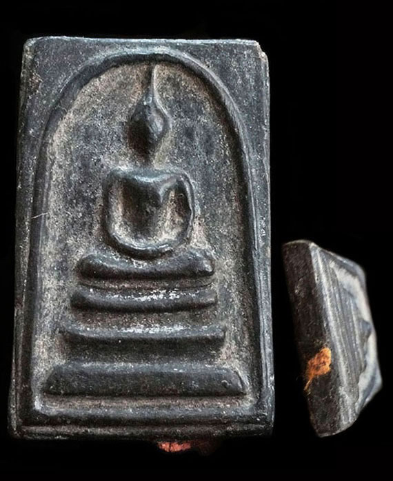 สมเด็จหลังลายเซ็นต์ หลวงปู่หมุน ฐิตสีโล เนื้อดำ ก้นอุดจีวร สร้าง 500 องค์ หายาก พุทธคุณแรง