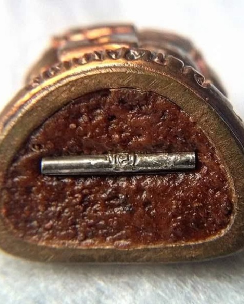 หล่อลอยเนื้อสัตตโลหะ หลวงปู่ทิม วัดพระขาว ปี45 ก้นอุดชานหมาก โค๊ต ท ตะกรุดเงิน...เคาะเดียวแดง...