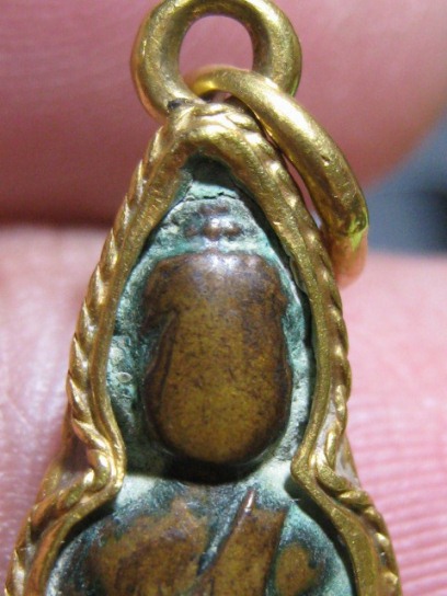 พระกริ่งหลวงพ่อโสธร เนื้อโลหะ วัดโสธรฯ จ.ฉะเชิงเทรา มีเลี่ยมทองเก่าโบราณ