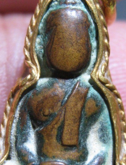 พระกริ่งหลวงพ่อโสธร เนื้อโลหะ วัดโสธรฯ จ.ฉะเชิงเทรา มีเลี่ยมทองเก่าโบราณ