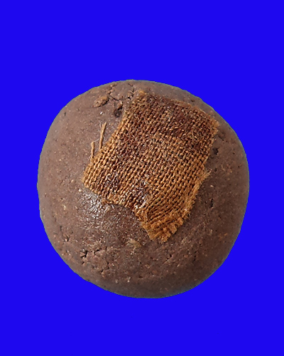 ลูกอมเนื้อผงติดจีวรหลวงปู่หมุน รุ่นเสาร์ห้าบูชาครู ปี2543