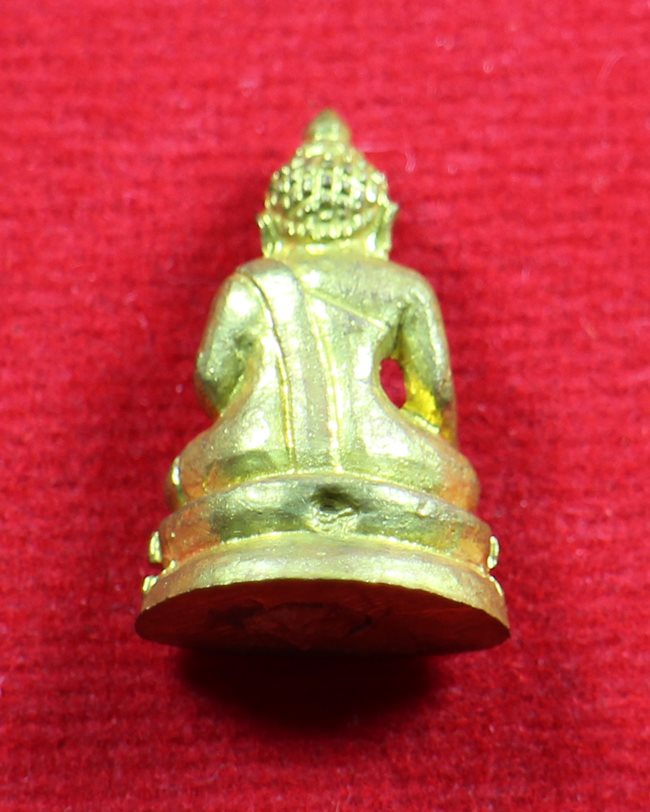 พระชัยวัฒน์ชินบัญชร ปี2547 อุดผงพราย หลวงพ่อสาคร