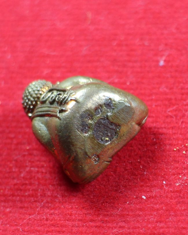 พระสังกัจจาย์ รับทรัพย์ เนื้อทองแดง ใต้ฐานอุดผงพรายกุมาร หมายเลข 677 หลวงพ่อสาคร วัดหนองกรับ