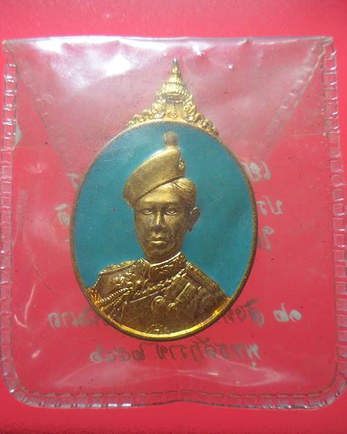 เข็มกลัดที่ระลึก สมเด็จพระราชินี พ.ศ.2546 เหรียญที่6