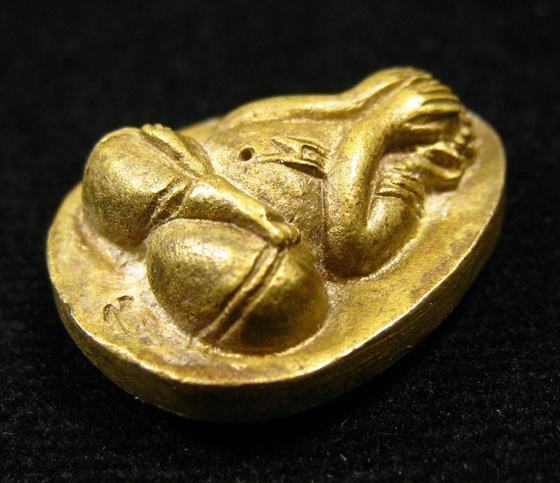 พระปิดตาสมปรารถนา เนื้อทองผสมฉนวนพระบูชา หลวงปู่หมุนเสก พิธีเสาร์ 5 มหาเศรษฐี ปี 2543