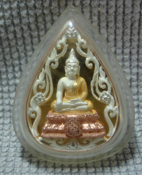 หลวงวัดไร่ขิง สามกษัติย์  สวยๆ