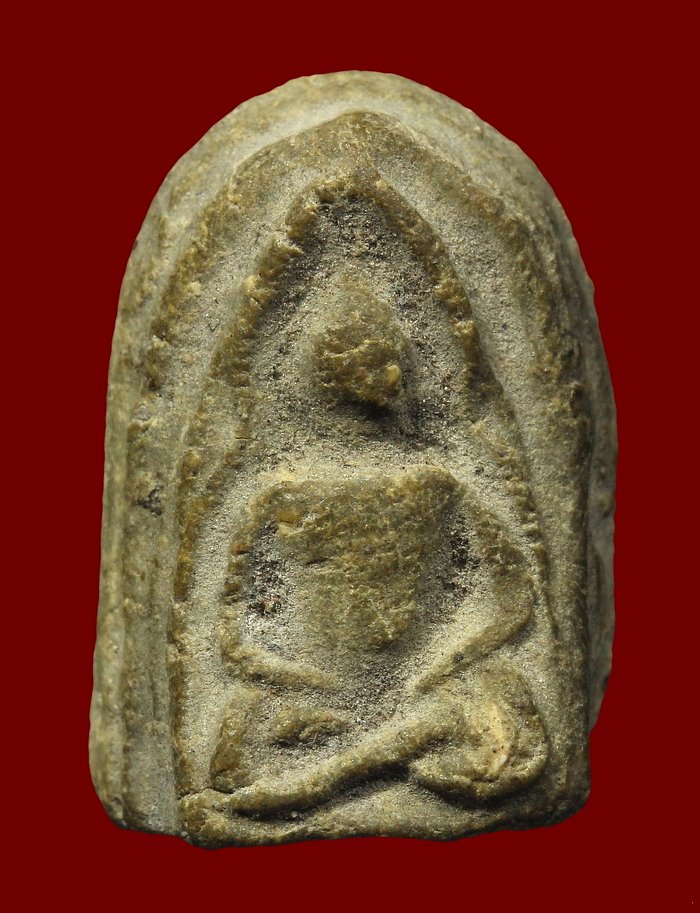 หลวงปู่บุญ วัดกลางบางแก้ว พิมพ์สมาธิเพชร แขนหักศอก (ซุ้มแหลมกลาง) เนื้อผงผสมว่าน