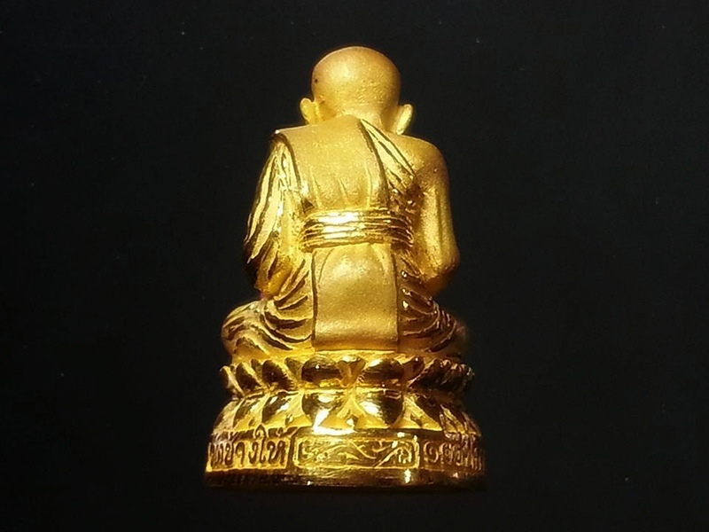 รูปเหมือน หลวงปู่ทวด วัดช้างให้ เนื้อทองคำ พร้อมกระเช้าทองคำ