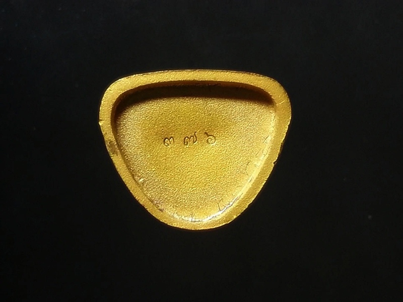 รูปเหมือน หลวงปู่ทวด วัดช้างให้ เนื้อทองคำ พร้อมกระเช้าทองคำ