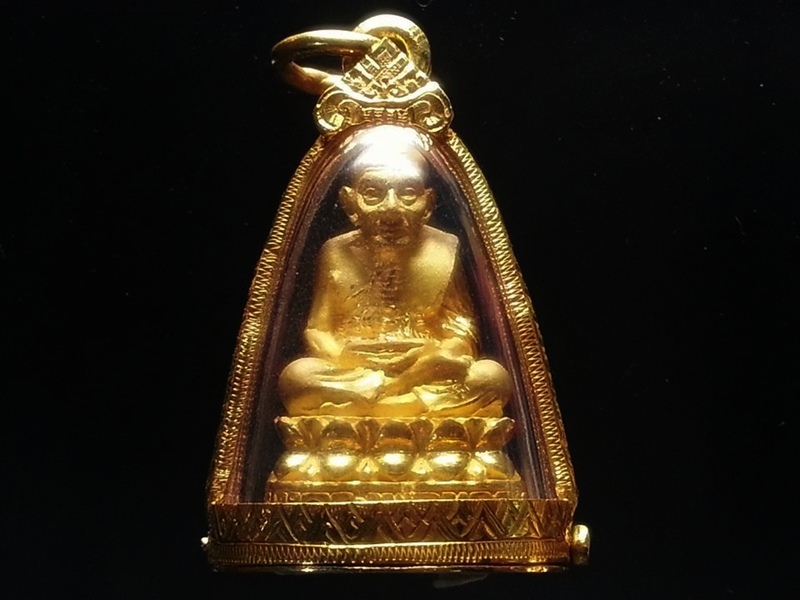 รูปเหมือน หลวงปู่ทวด วัดช้างให้ เนื้อทองคำ พร้อมกระเช้าทองคำ