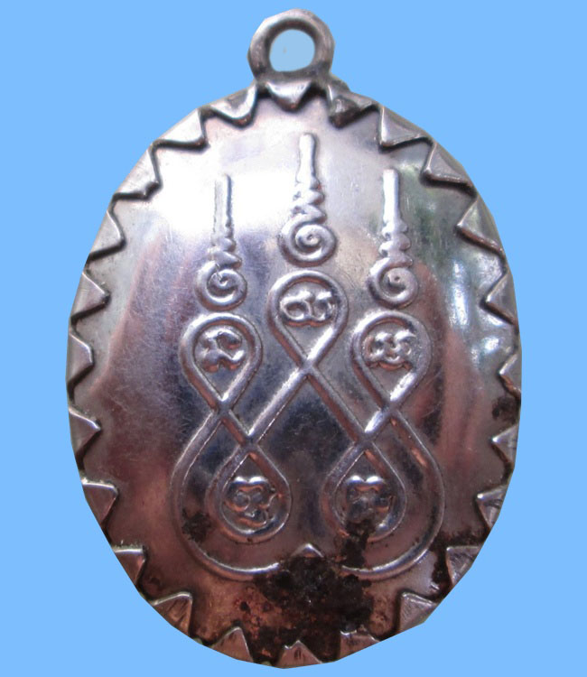 ล็อเก็ตหลวงพ่อเปิ่น วัดบางพระ ตามสภาพครับ เคาะแรกแดงครับ