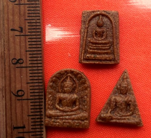 เริ่ม 10 บาท กับ ผงกระเบื้องหลังคาโบสถ์ .…CB493