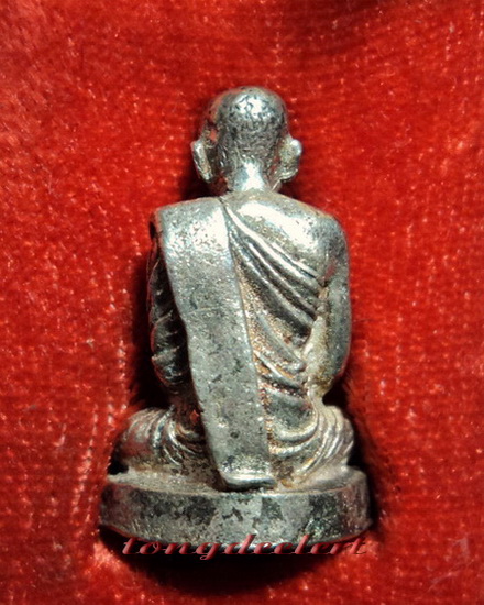 รูปหล่อสมเด็จพระญาณสังวร สมเด็จพระสังฆราช ที่ระลึกสร้างตึกโรงพยาบาลพหลฯ เนื้อเงิน สวยมากค่ะ