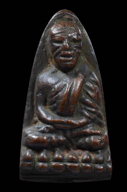 พระหลวงพ่อทวด วัดช้างให้ พิมพ์เตารีดเล็ก หน้าอาปาเช่ แข้งขีด ปี2505