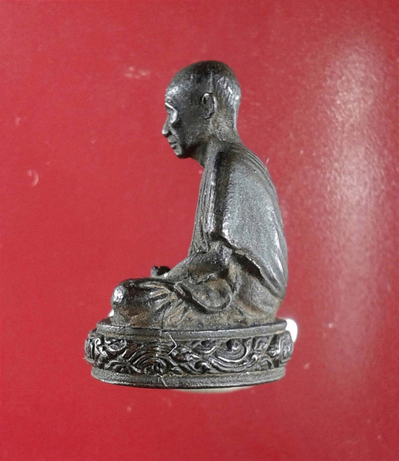 รูปหล่อหลวงพ่อเกษม เขมโก เนื้อนวโลหะ ครบ 6 รอบ อายุ 72 ปี ปี 26 จ.ลําปาง ผิวหิ้ง สวยเดิมๆ  