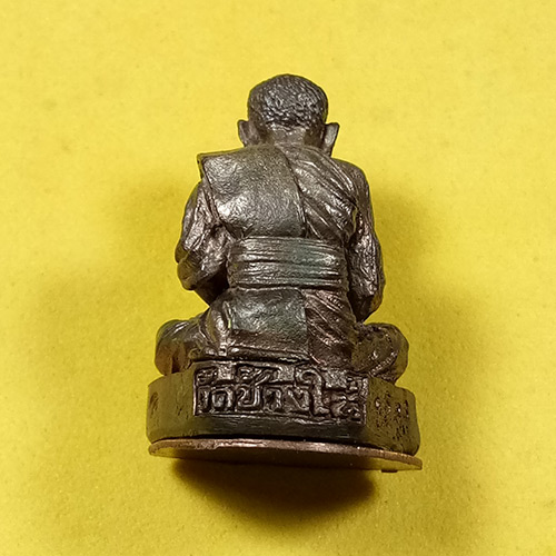 พระรูปหล่อ (( เนื้อนวะโลหะ ใต้ฐานอุดผงมวลสาร 2497 )) หลวงปู่ทวด วัดช้างให้ จ.ปัตตานี พร้อมกล่องเดิมๆ