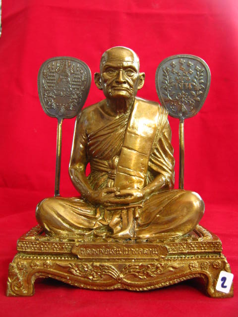 หลวงพ่อเงิน วัดบางคลาน     บูชาขนาด   5 นิ้ว   ปี 51.........ครับ