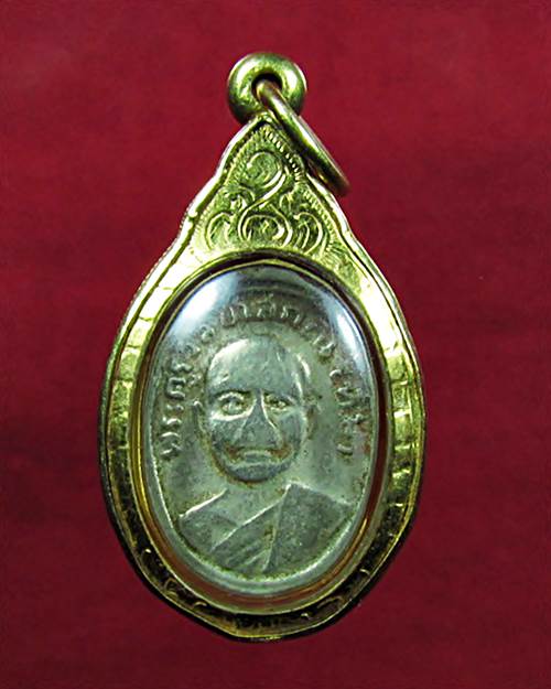 เม็ดแตงหลวงปู่ทวด วัดช้างให้ ปี 06 