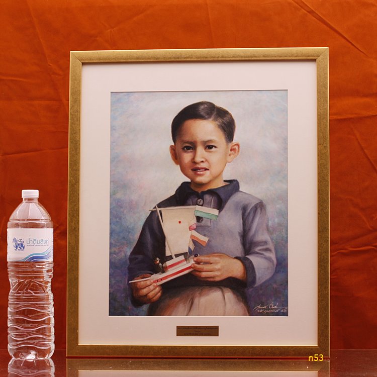 รูปในหลวงรัชกาลที่ 9 ทรงพระเยาว์ พร้อมกรอบ ---