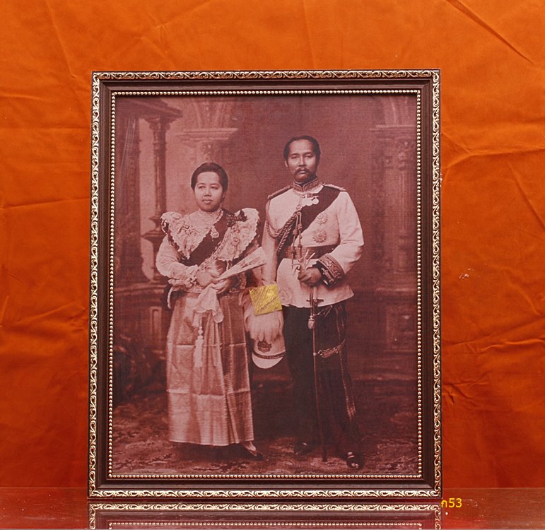 รูปรัชกาลที่ 5 คู่พระชายา พร้อมกรอบ ---