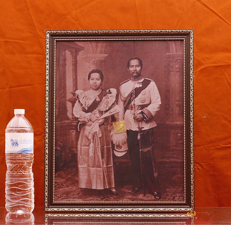 รูปรัชกาลที่ 5 คู่พระชายา พร้อมกรอบ ---
