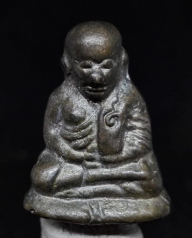 รูปหล่อหลวงพ่อเงิน พิมพ์ ช อุขึ้น เนื้อเงินยวง สร้างโดยหลวงพ่อเชื้อ วัดคงคาราม ( วัดบางคลานใต้ )