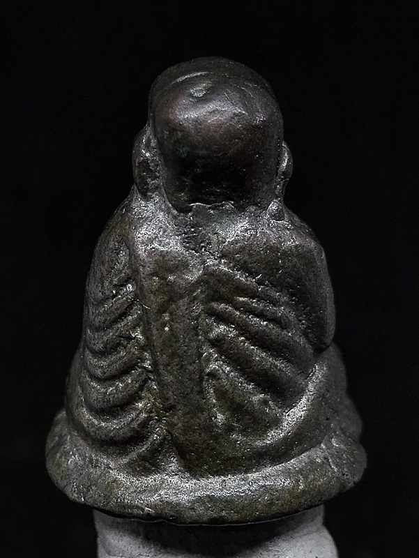 รูปหล่อหลวงพ่อเงิน พิมพ์ ช อุขึ้น เนื้อเงินยวง สร้างโดยหลวงพ่อเชื้อ วัดคงคาราม ( วัดบางคลานใต้ )