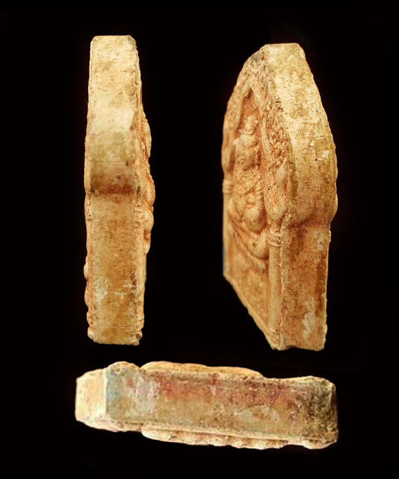 พระขุนแผนทรงพลใหญ่ หลังกุมารทองประสพโชค ก้นตรายาง เนื้อผงผสมว่าน หลวงปู่หมุน  ปี 43