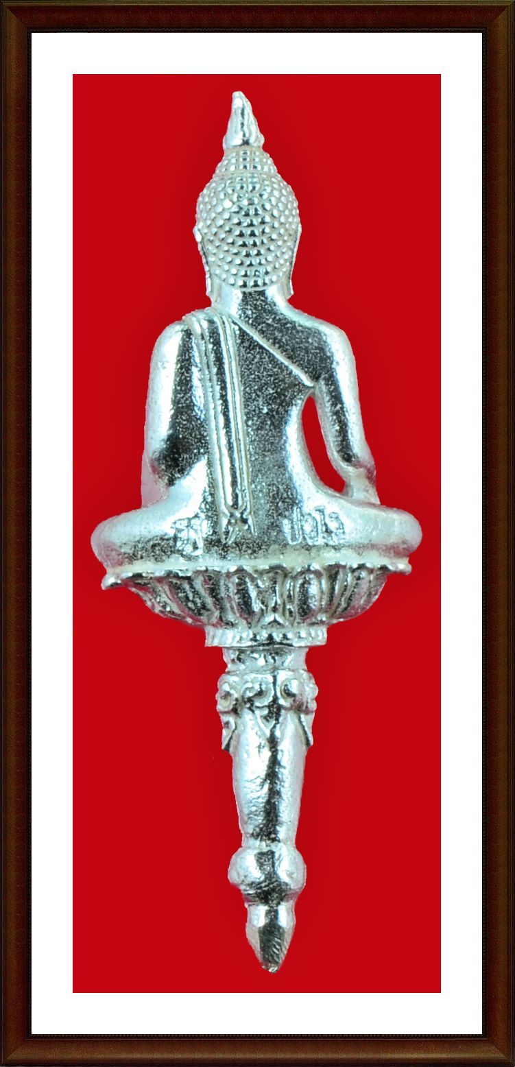 พระยอดธงมหาราช รุ่น ๑ หลวงปู่แผ้ว ปวโร เนื้อเงิน สร้าง ๔๙๙ องค์