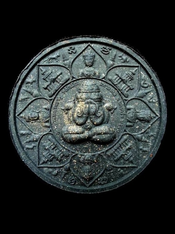 จตุคามรามเทพ " รุ่นหลักเมืองมหามงคล " ปี 2550 ( เนื้อผงสีดำ ) พร้อมกล่องเดิม