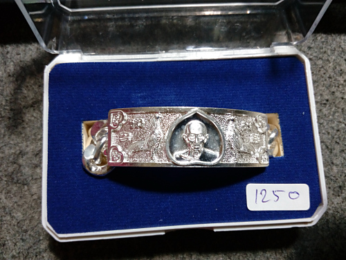 เลสหลวงพ่อรวย เนื้อเงินหนัก 4 บาท รุ่นเสาร์๕ รวยพญาไก่ วัดตะ โก (3)