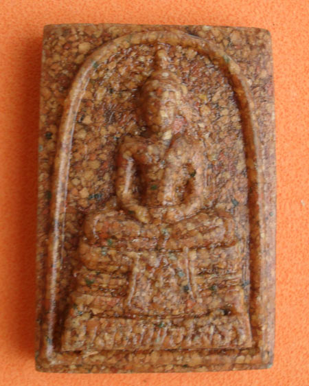 พระพุทธโสธร ภปร. เนื้อผงกระเบื้อง หลังคาโบสถ์ วัดโสธรวรารามวรวิหาร จ.ฉะเชิงเทรา