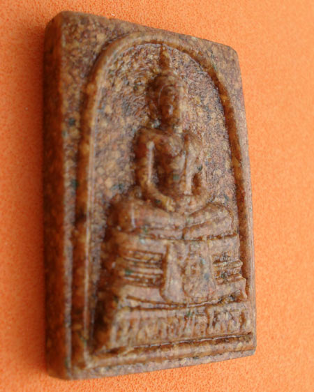 พระพุทธโสธร ภปร. เนื้อผงกระเบื้อง หลังคาโบสถ์ วัดโสธรวรารามวรวิหาร จ.ฉะเชิงเทรา