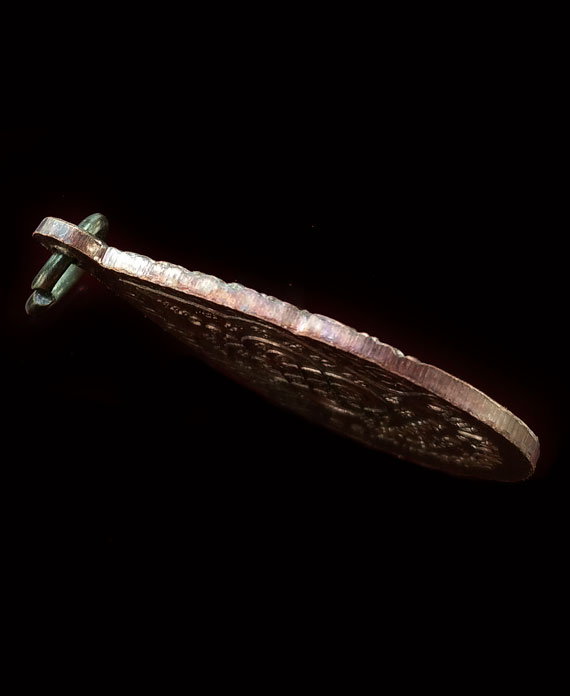 เหรียญหยดน้ำหลวงปู่หมุน วัดบ้านจาน พ.ศ.43 ออกวัดหงษ์รัตนาราม หลวงปุ่ปลุกเสก สวยมาก ผิวรุ้ง ๆ