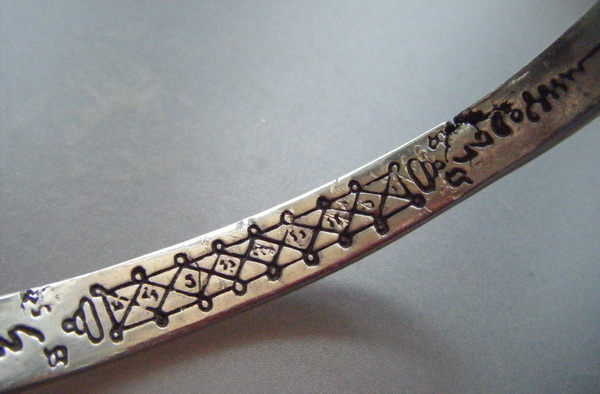 กำไลจักรพรรดิ์(ใหญ่) หลวงปู่หมุน ฐิตสีโล วัดบ้านจาน เนื้อเงิน พร้อมใบแนบเดิมจากวัด