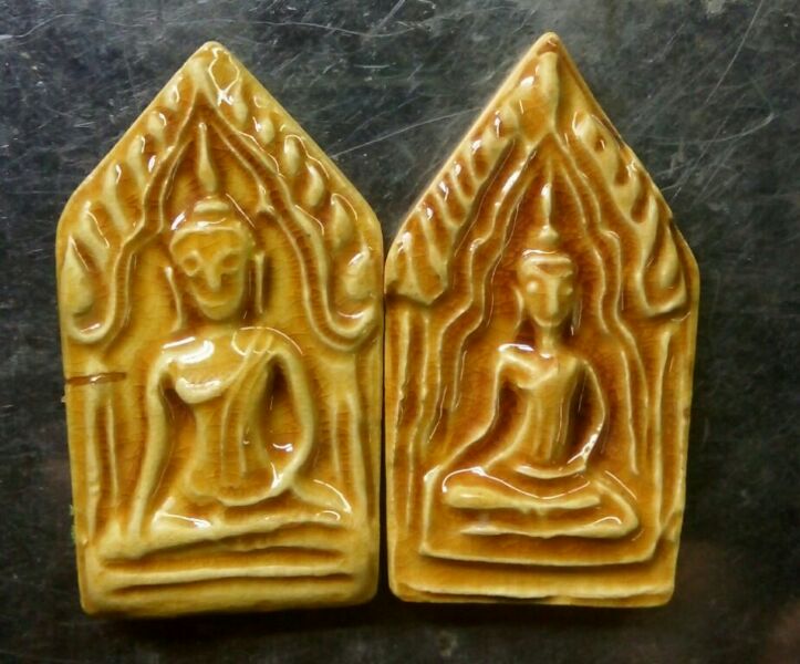 พระขุนแผนเคลือบหลวงพ่อจรัญ รุ่นพรหมบันดาลปี56สวยๆ2องค์พร้อมกล่อง