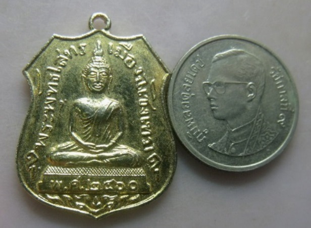 **วัดใจ**เหรียญหลวงพ่อโสธร หลังยันต์ รุ่น ๑ ปี ๒๔๖๐ พิมพ์ย้อนยุค**กะไหล่ทอง หลังวงเดือน สวยๆ