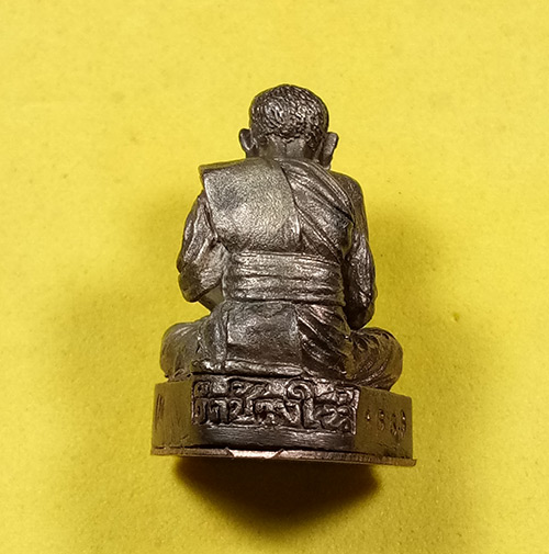  พระรูปหล่อ (( เนื้อนวะโลหะ ใต้ฐานอุดผงมวลสาร 2497 )) หลวงปู่ทวด วัดช้างให้ จ.ปัตตานี พร้อมกล่อง